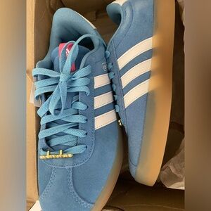 Size 7 light blue suede Adidas